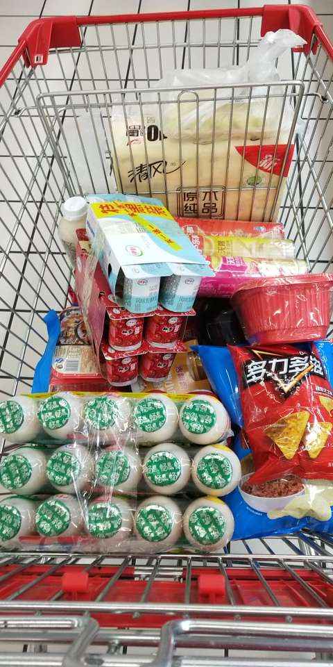 又是败家的一天,家里零食没吃完又出来买了